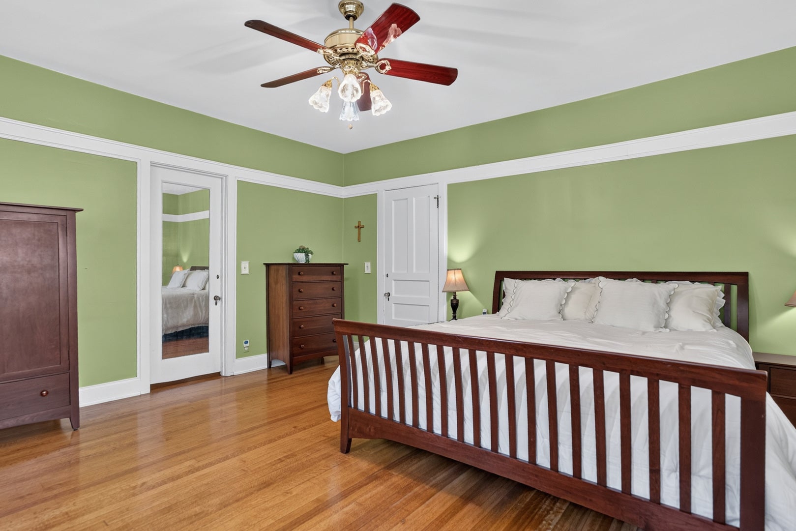 729 W Downer Place, Aurora, IL 60506 729 W Downer Place, Aurora, IL 60506