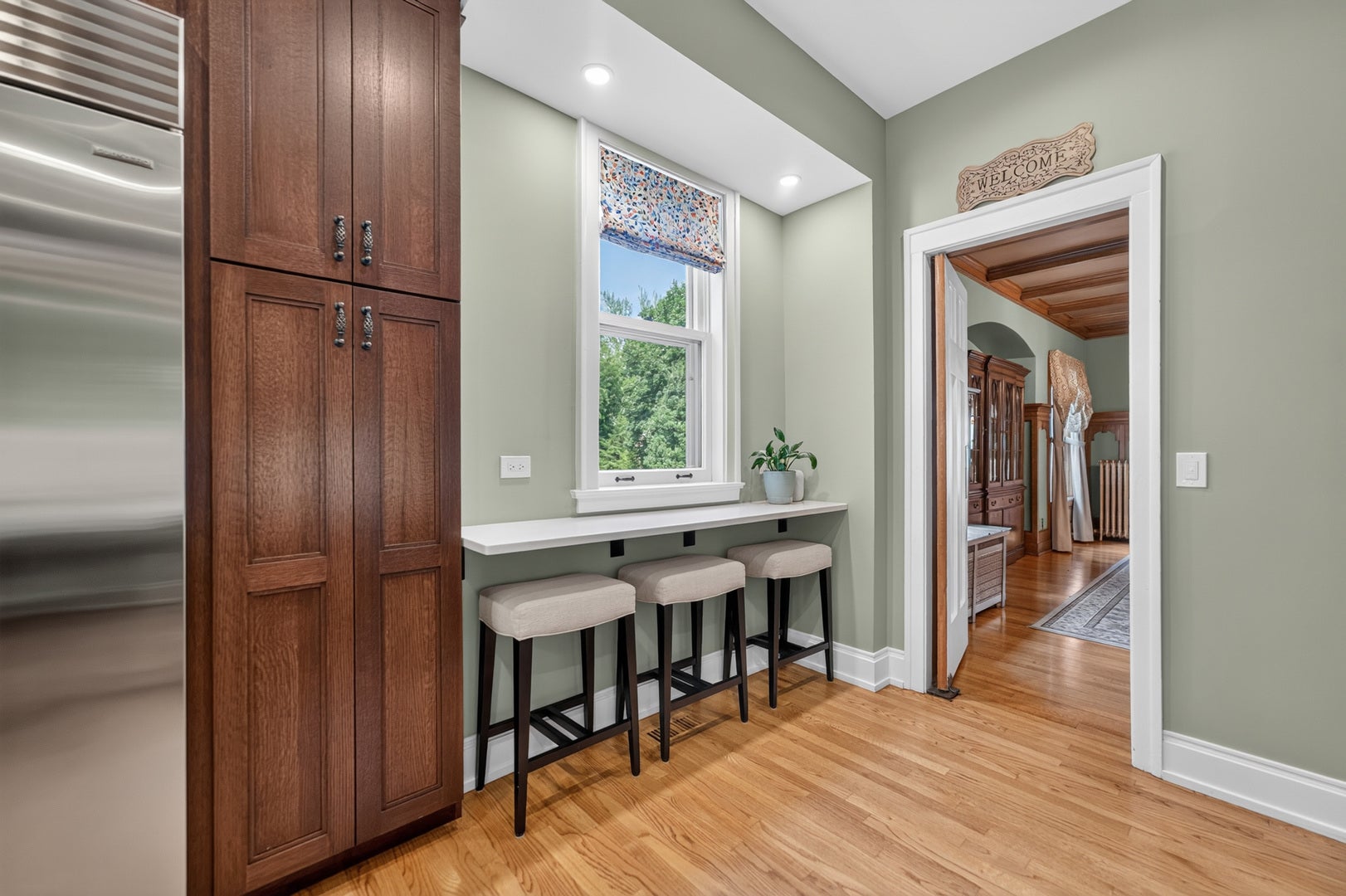 729 W Downer Place, Aurora, IL 60506 729 W Downer Place, Aurora, IL 60506
