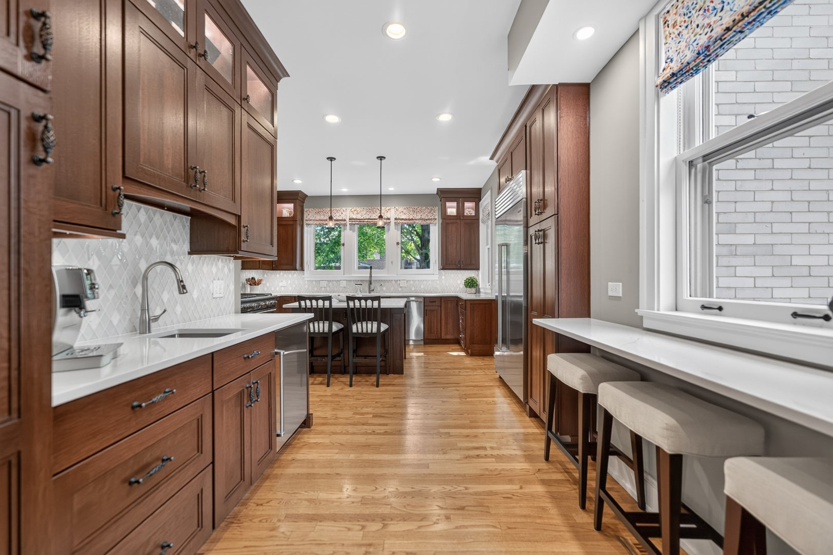729 W Downer Place, Aurora, IL 60506 729 W Downer Place, Aurora, IL 60506