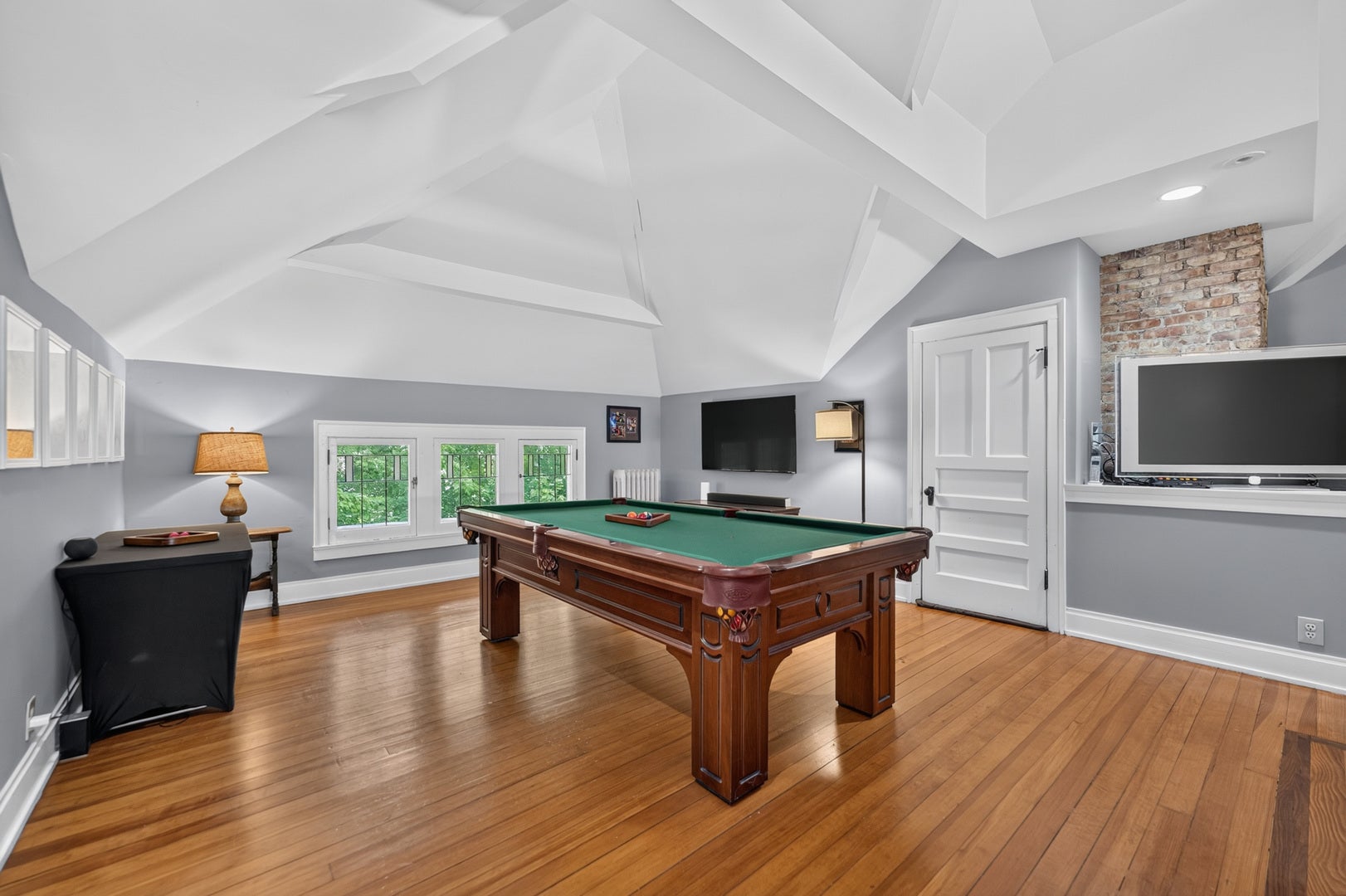 729 W Downer Place, Aurora, IL 60506 729 W Downer Place, Aurora, IL 60506