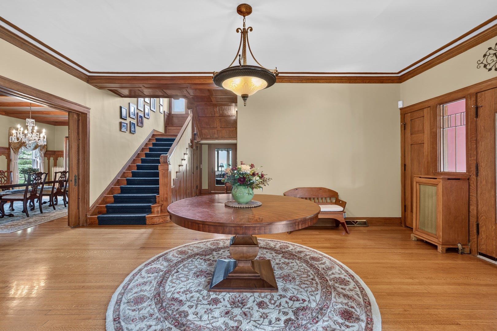 729 W Downer Place, Aurora, IL 60506 729 W Downer Place, Aurora, IL 60506