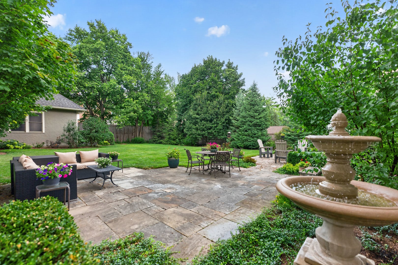729 W Downer Place, Aurora, IL 60506 729 W Downer Place, Aurora, IL 60506