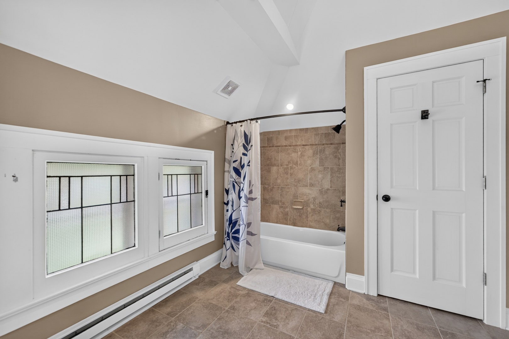 729 W Downer Place, Aurora, IL 60506 729 W Downer Place, Aurora, IL 60506
