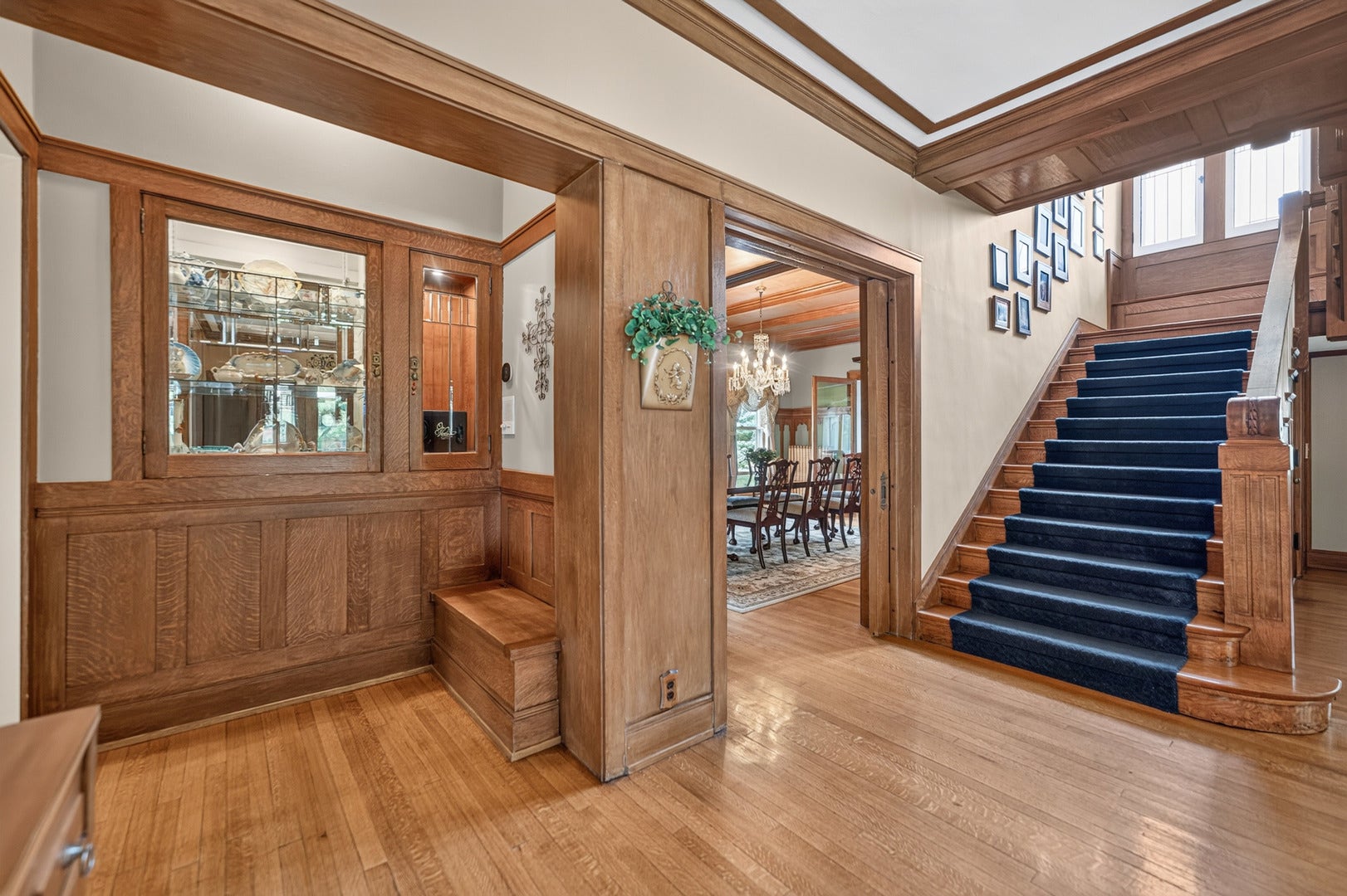 729 W Downer Place, Aurora, IL 60506 729 W Downer Place, Aurora, IL 60506