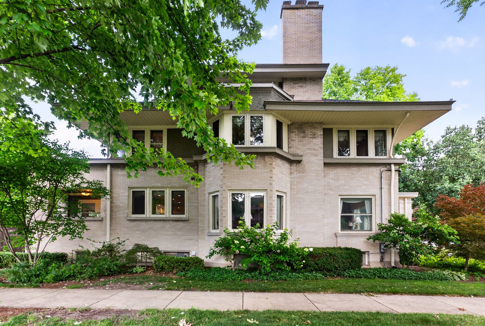 729 W Downer Place, Aurora, IL 60506 729 W Downer Place, Aurora, IL 60506