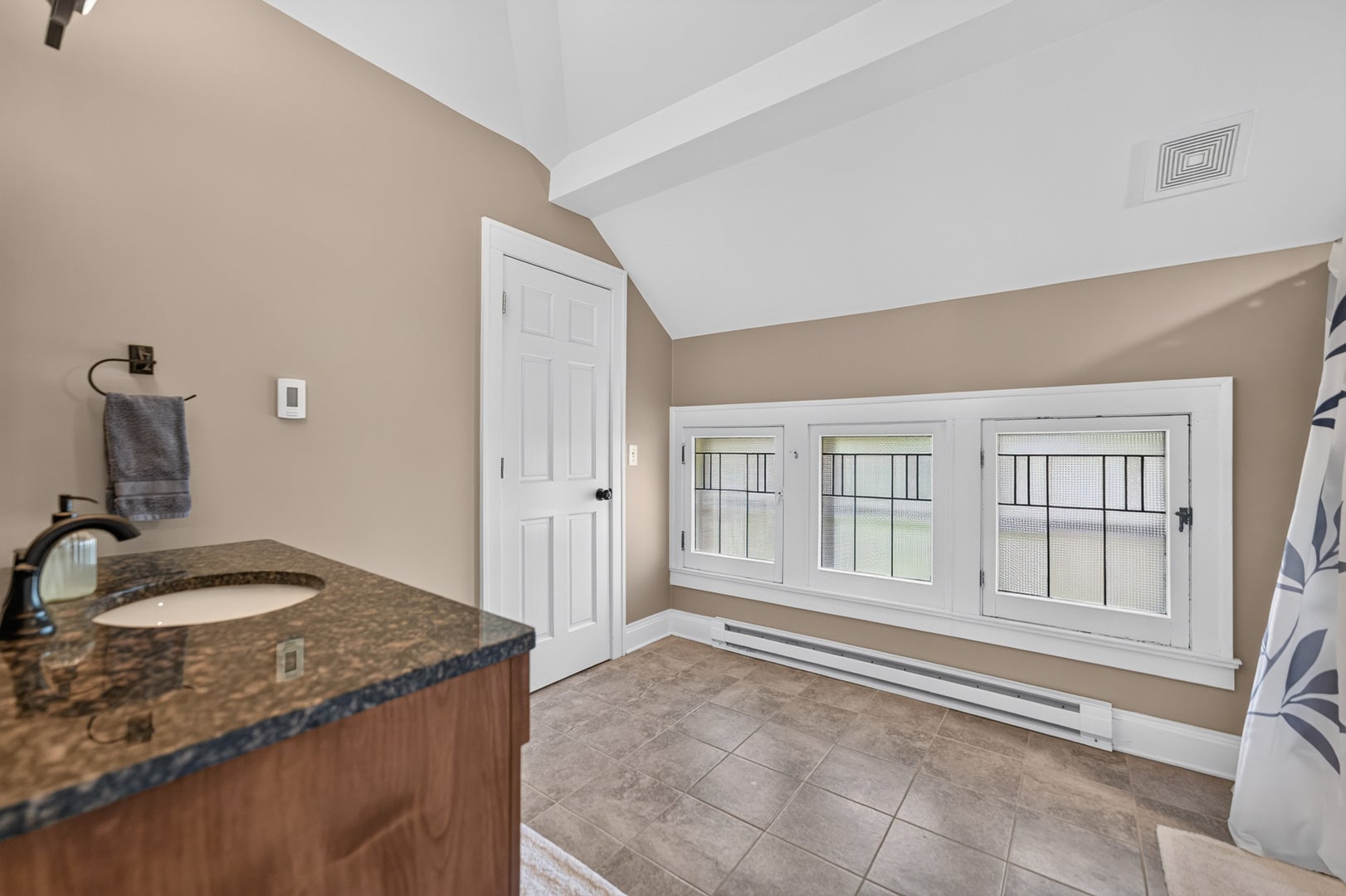 729 W Downer Place, Aurora, IL 60506 729 W Downer Place, Aurora, IL 60506