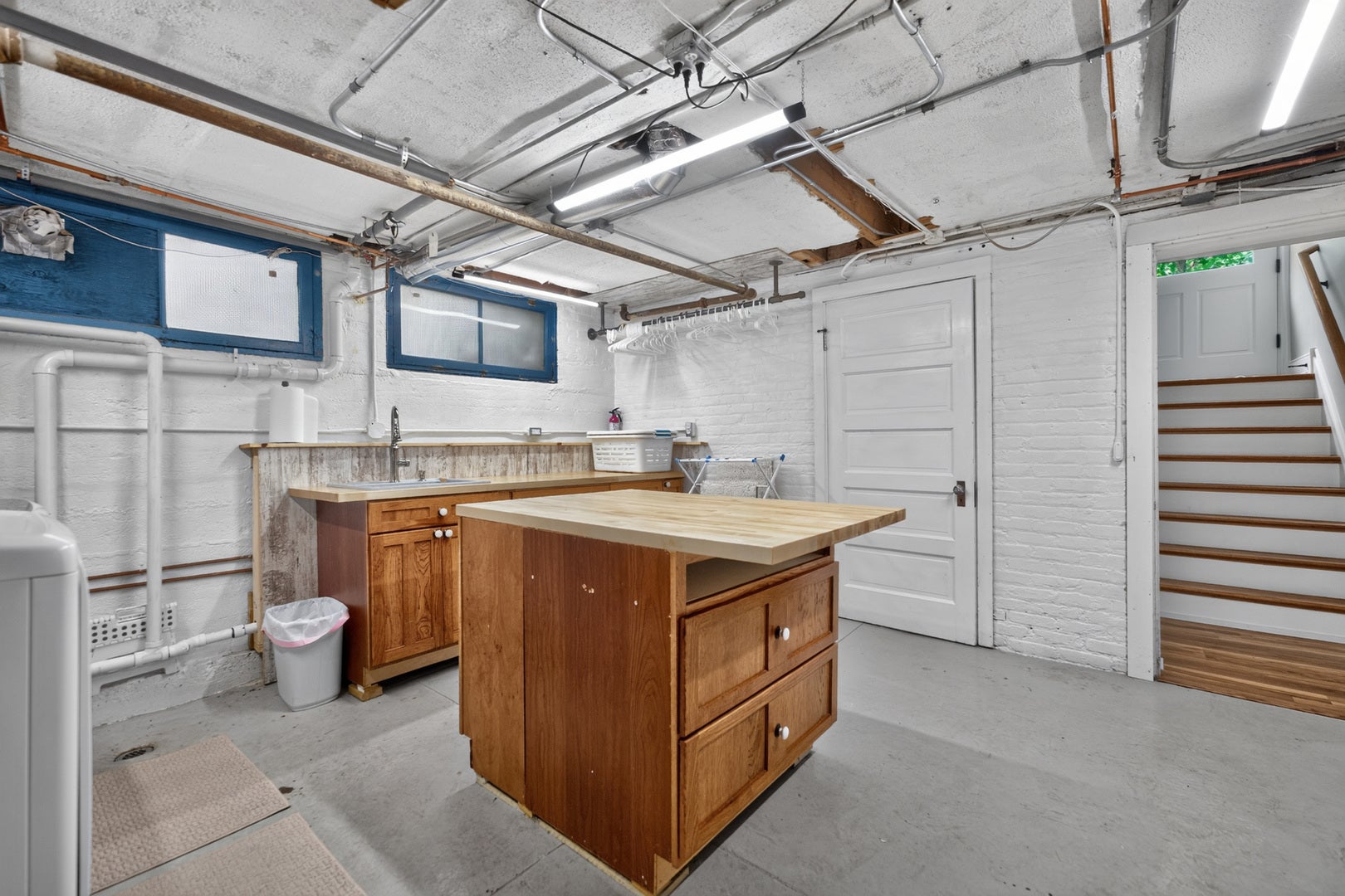 729 W Downer Place, Aurora, IL 60506 729 W Downer Place, Aurora, IL 60506