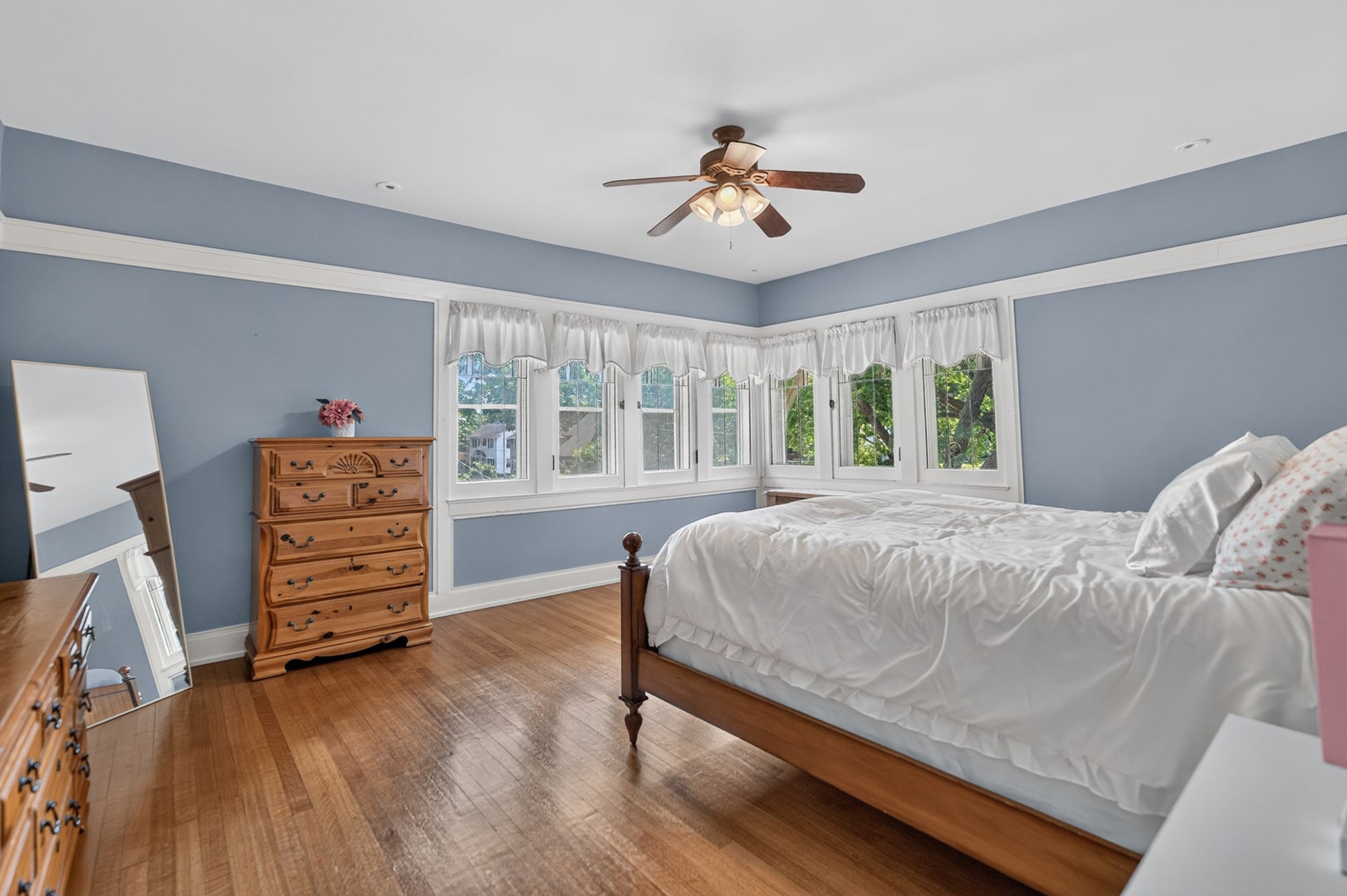 729 W Downer Place, Aurora, IL 60506 729 W Downer Place, Aurora, IL 60506