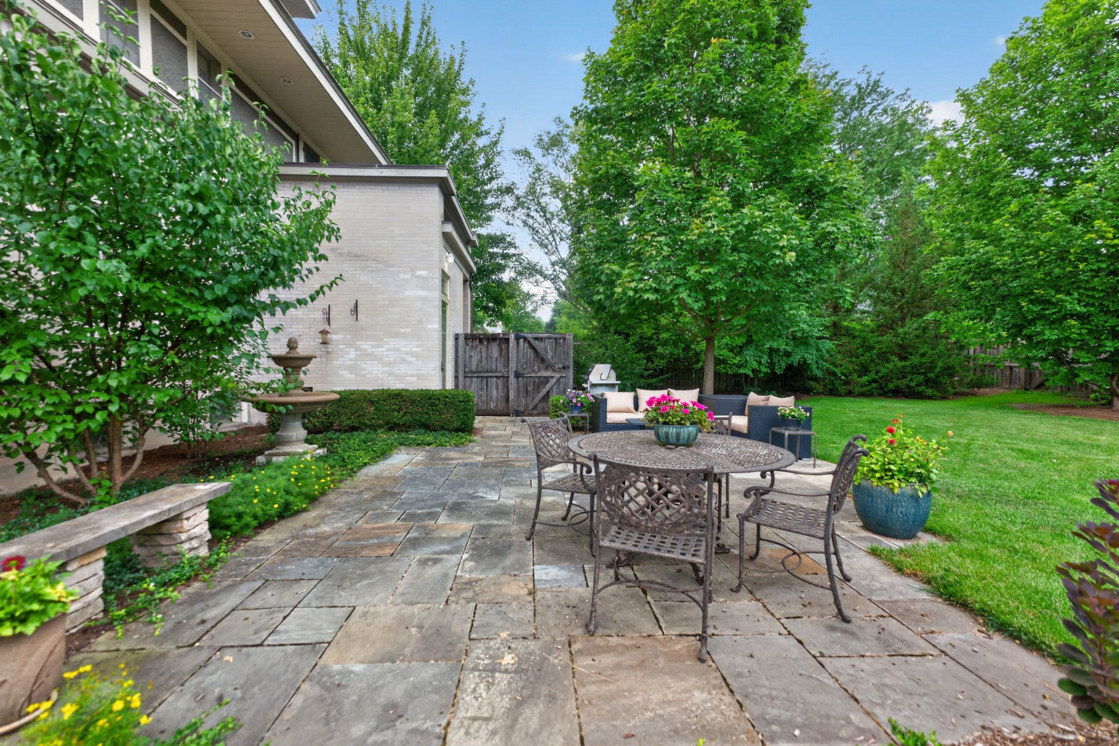 729 W Downer Place, Aurora, IL 60506 729 W Downer Place, Aurora, IL 60506