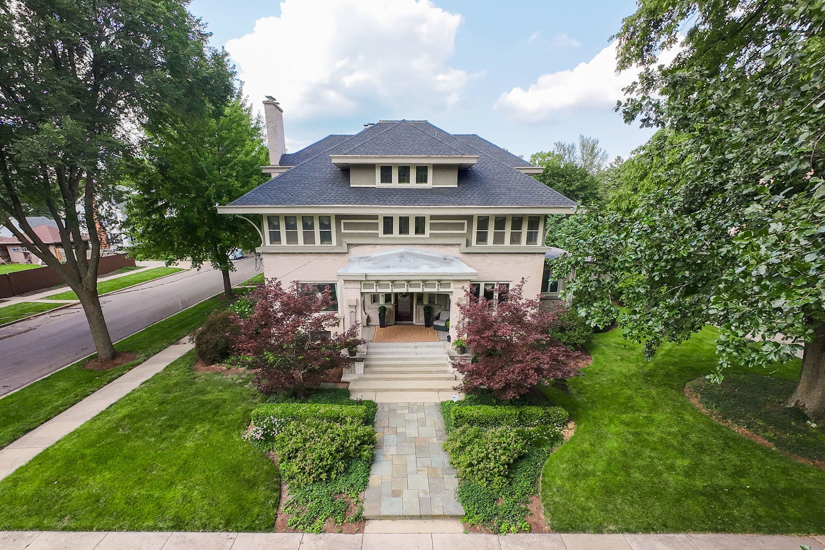 729 W Downer Place, Aurora, IL 60506 729 W Downer Place, Aurora, IL 60506