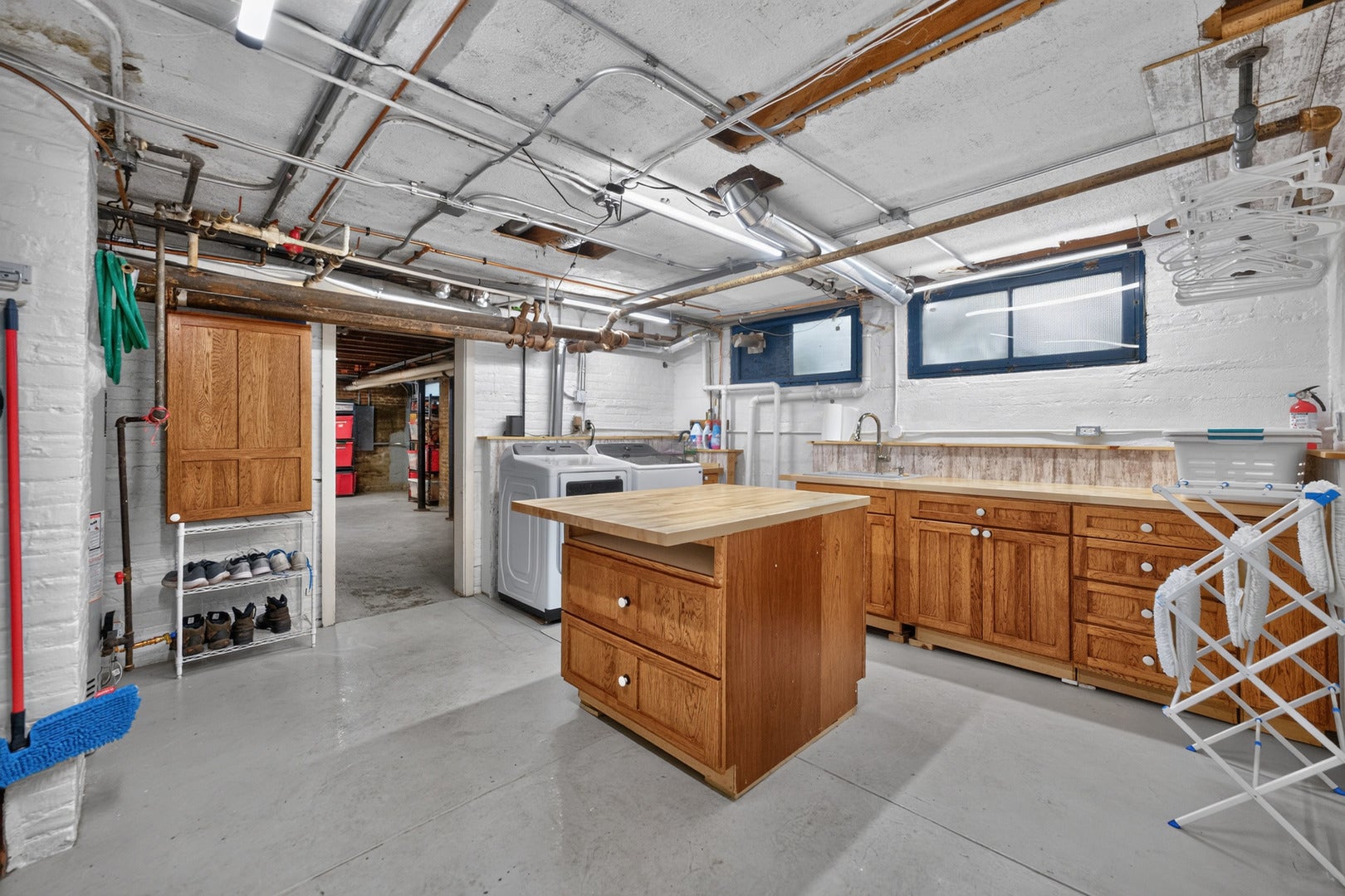 729 W Downer Place, Aurora, IL 60506 729 W Downer Place, Aurora, IL 60506