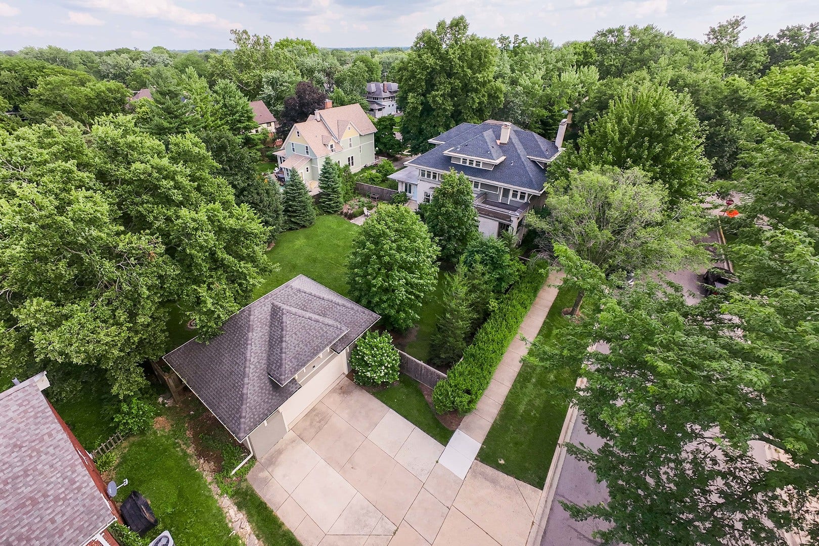 729 W Downer Place, Aurora, IL 60506 729 W Downer Place, Aurora, IL 60506