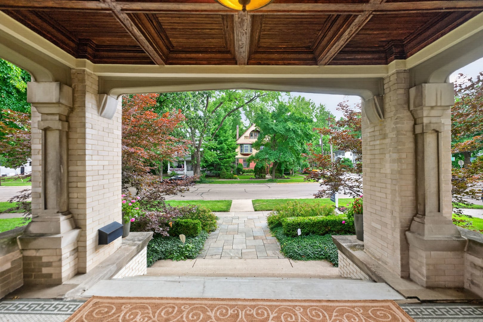 729 W Downer Place, Aurora, IL 60506 729 W Downer Place, Aurora, IL 60506