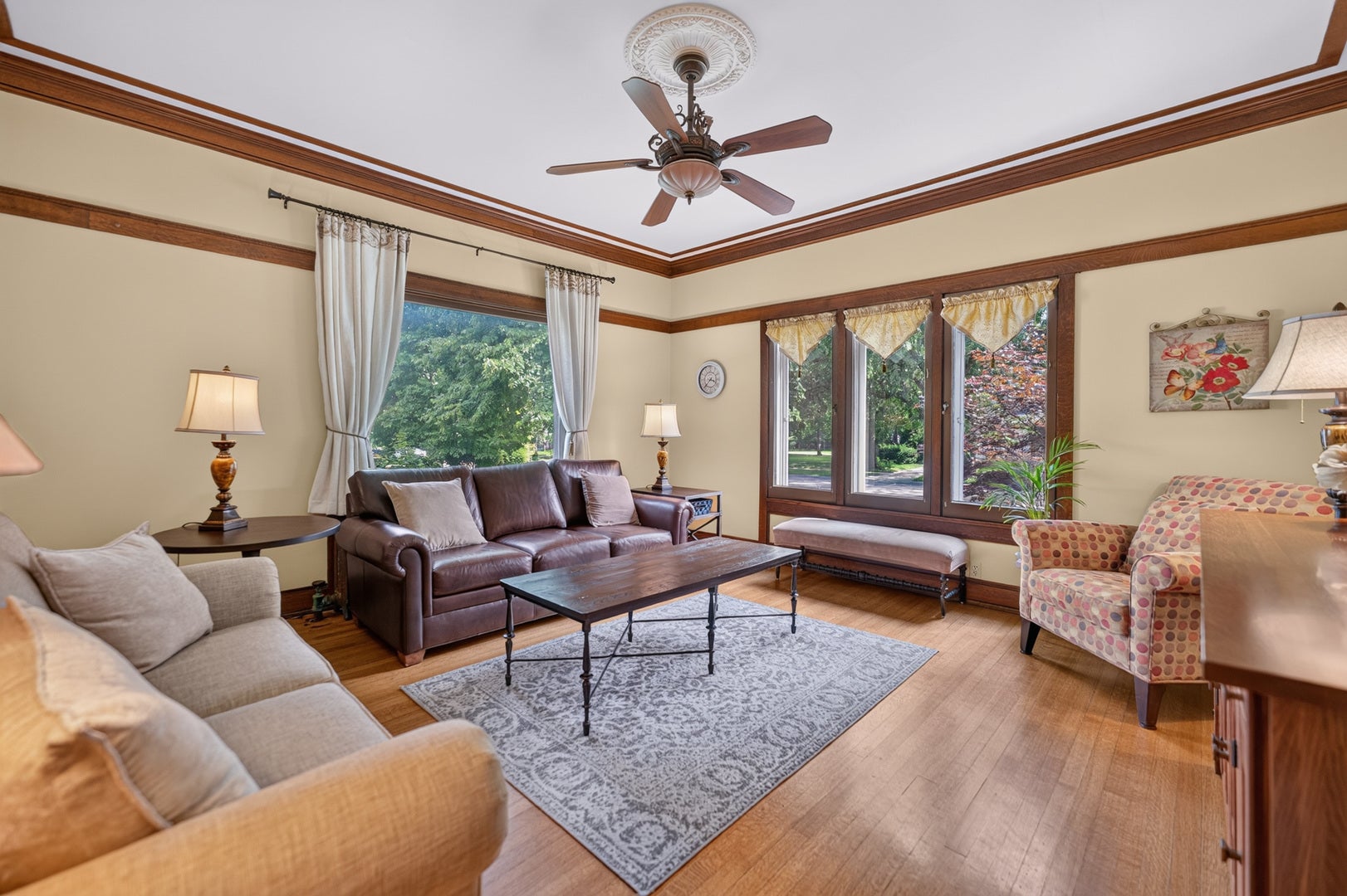 729 W Downer Place, Aurora, IL 60506 729 W Downer Place, Aurora, IL 60506