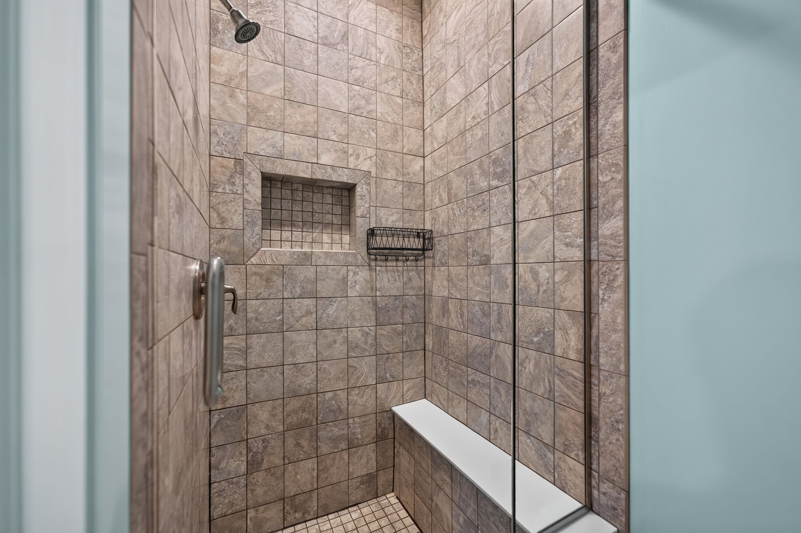 729 W Downer Place, Aurora, IL 60506 729 W Downer Place, Aurora, IL 60506