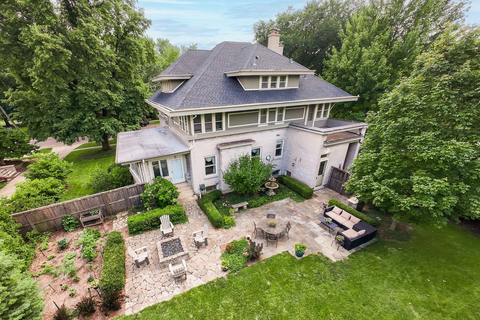 729 W Downer Place, Aurora, IL 60506 729 W Downer Place, Aurora, IL 60506