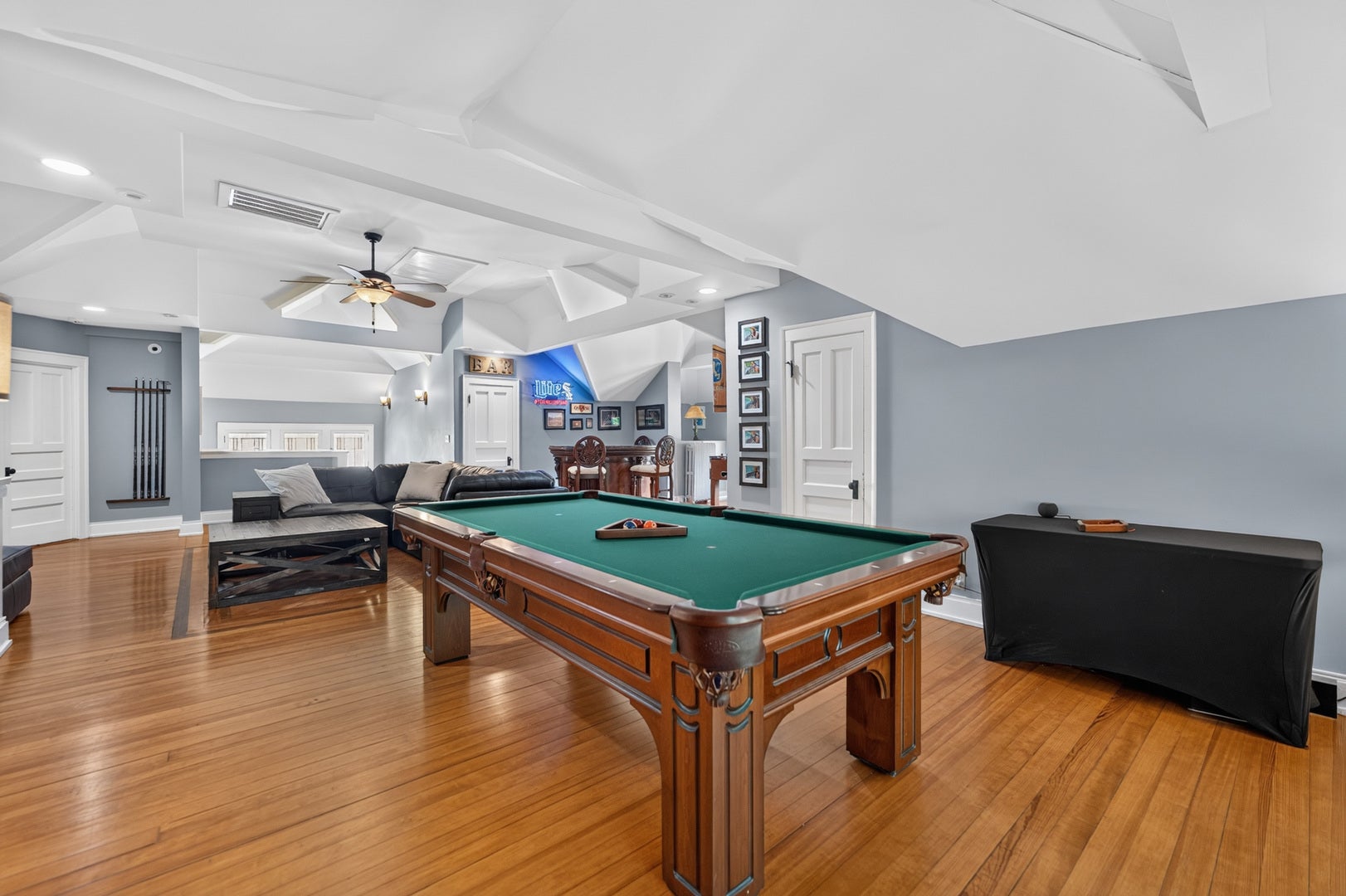 729 W Downer Place, Aurora, IL 60506 729 W Downer Place, Aurora, IL 60506