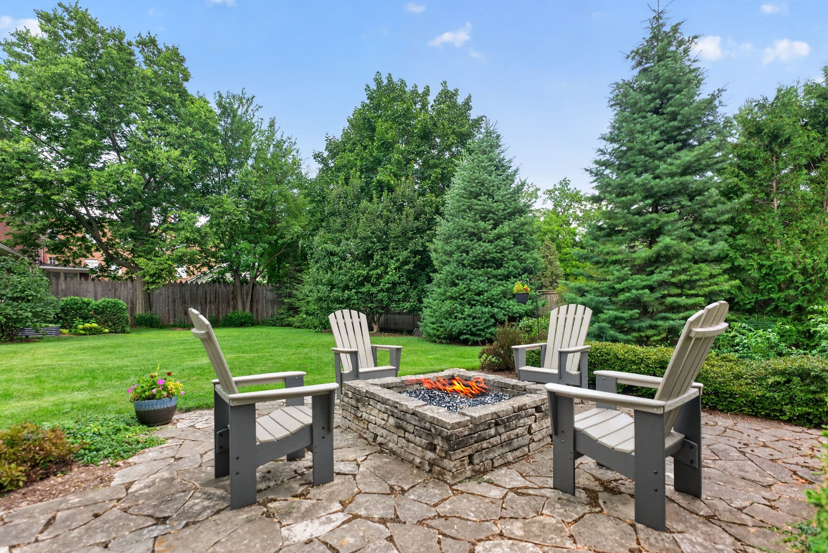 729 W Downer Place, Aurora, IL 60506 729 W Downer Place, Aurora, IL 60506