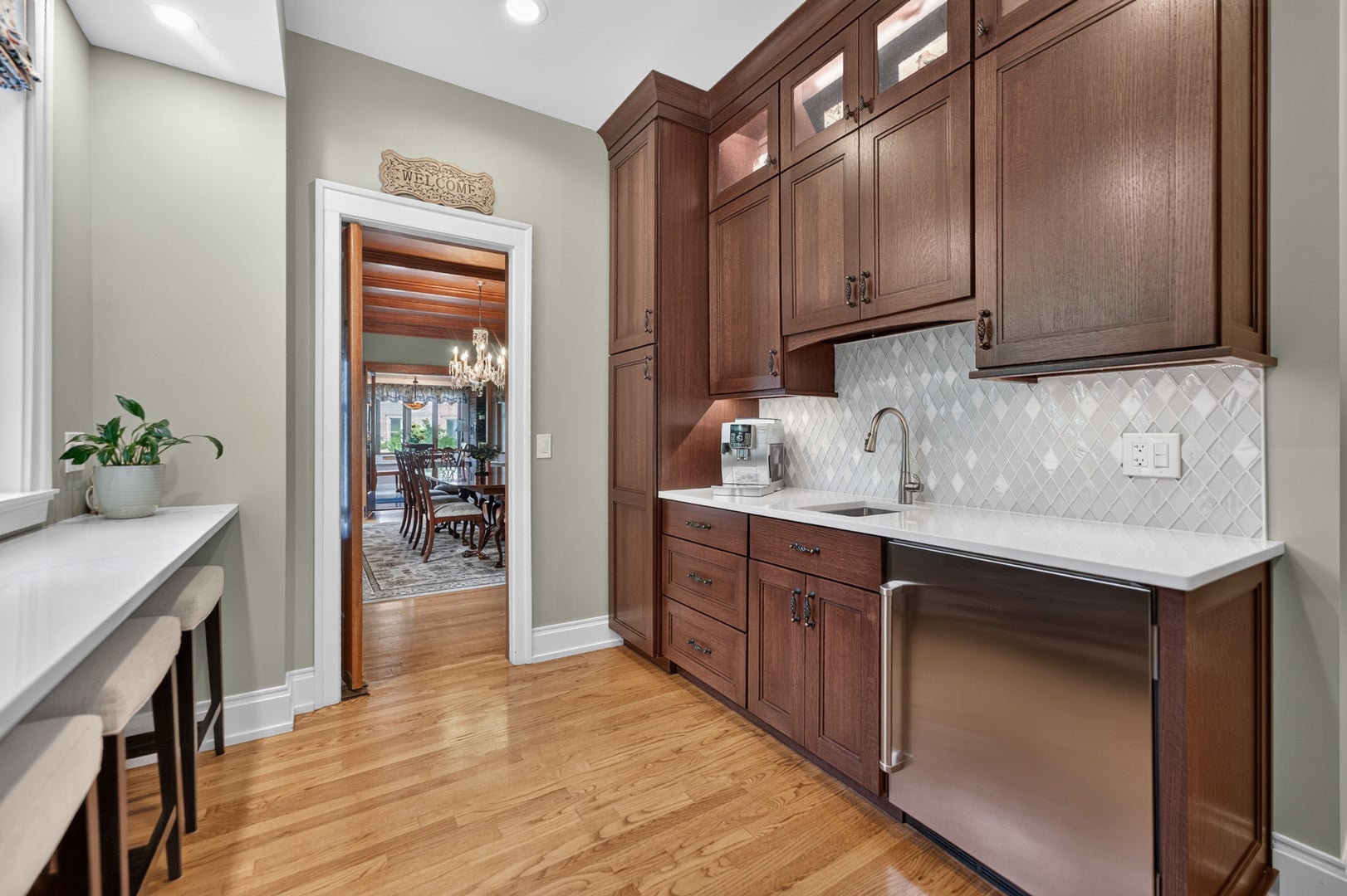 729 W Downer Place, Aurora, IL 60506 729 W Downer Place, Aurora, IL 60506