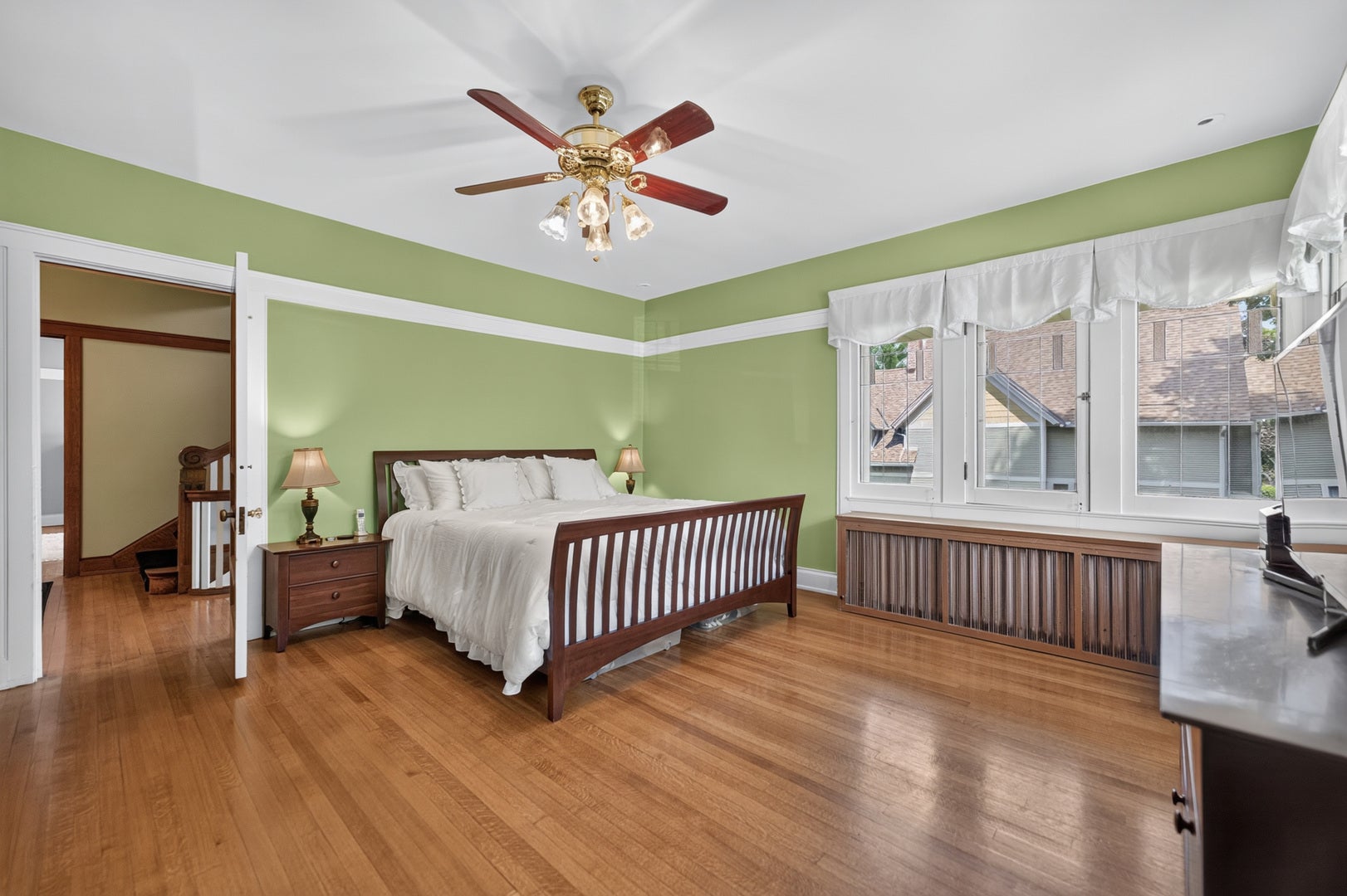 729 W Downer Place, Aurora, IL 60506 729 W Downer Place, Aurora, IL 60506