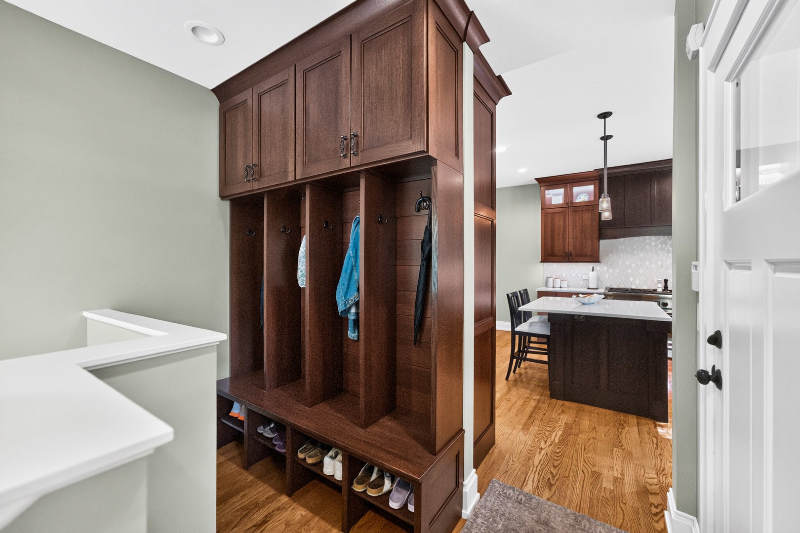 729 W Downer Place, Aurora, IL 60506 729 W Downer Place, Aurora, IL 60506