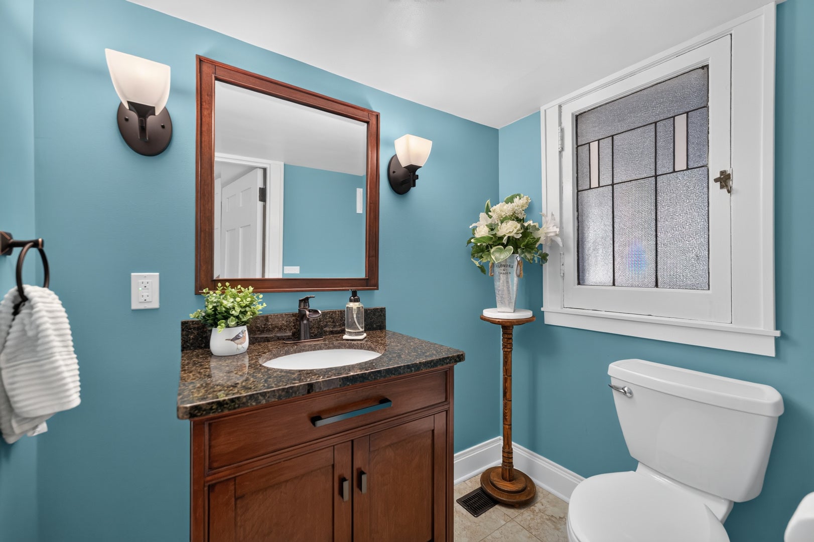 729 W Downer Place, Aurora, IL 60506 729 W Downer Place, Aurora, IL 60506