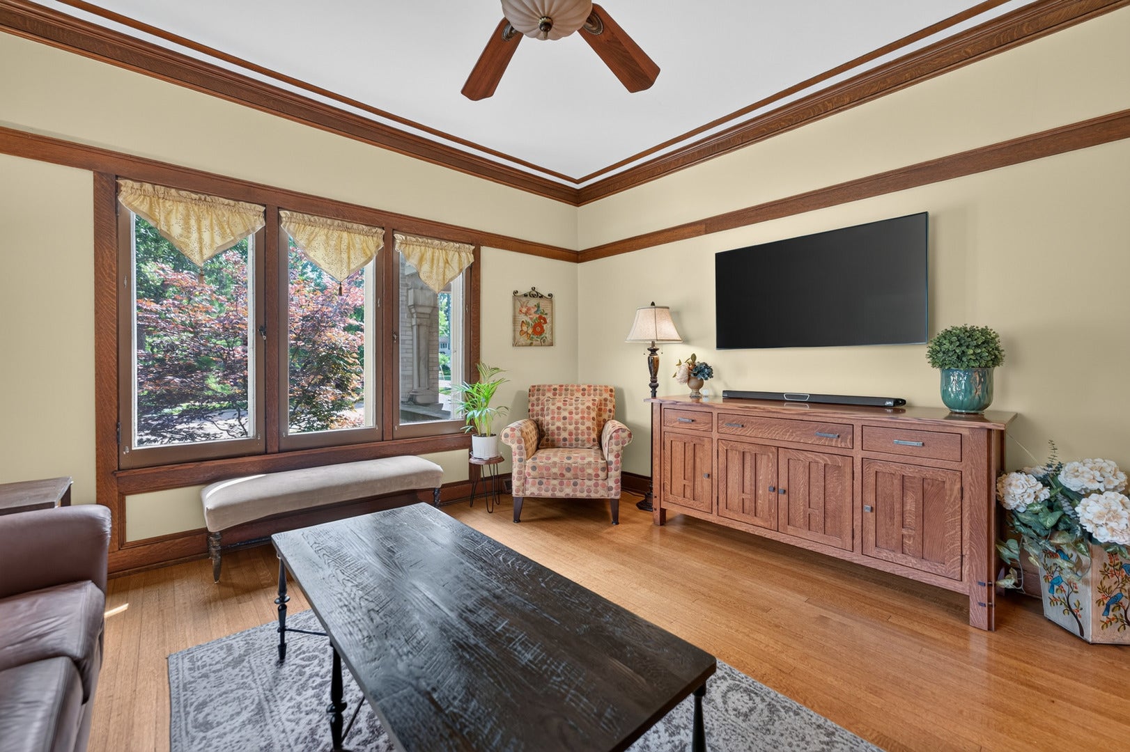 729 W Downer Place, Aurora, IL 60506 729 W Downer Place, Aurora, IL 60506