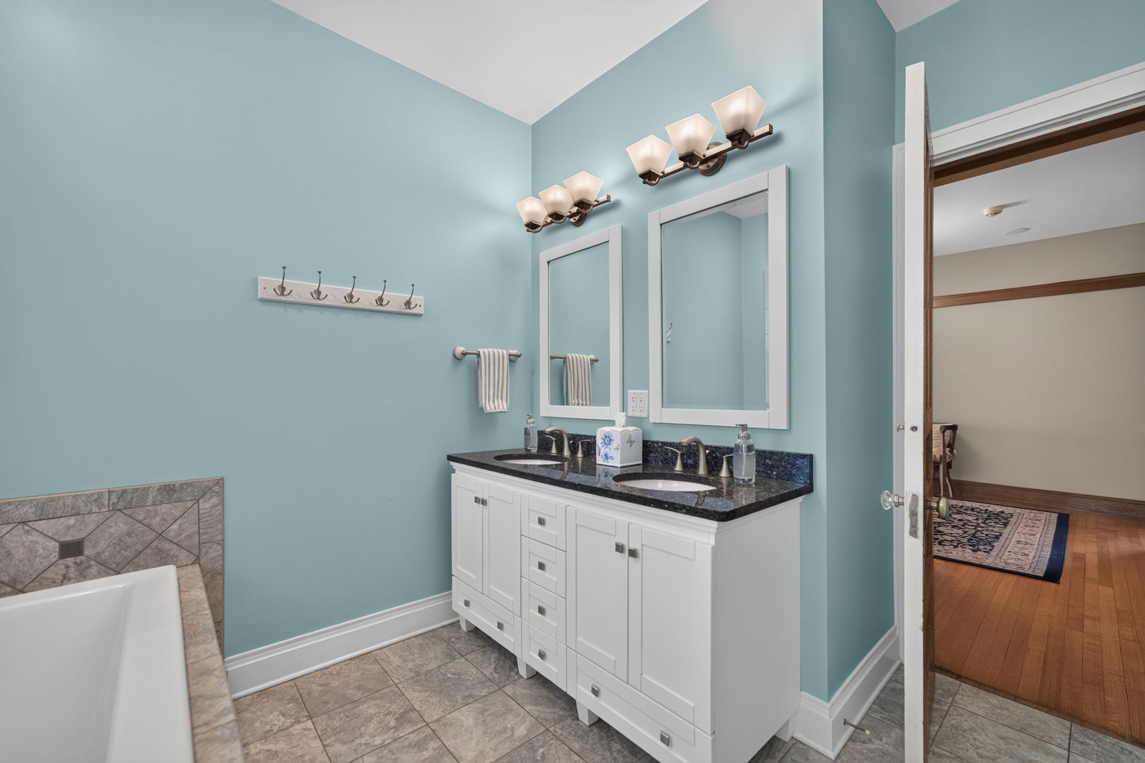 729 W Downer Place, Aurora, IL 60506 729 W Downer Place, Aurora, IL 60506