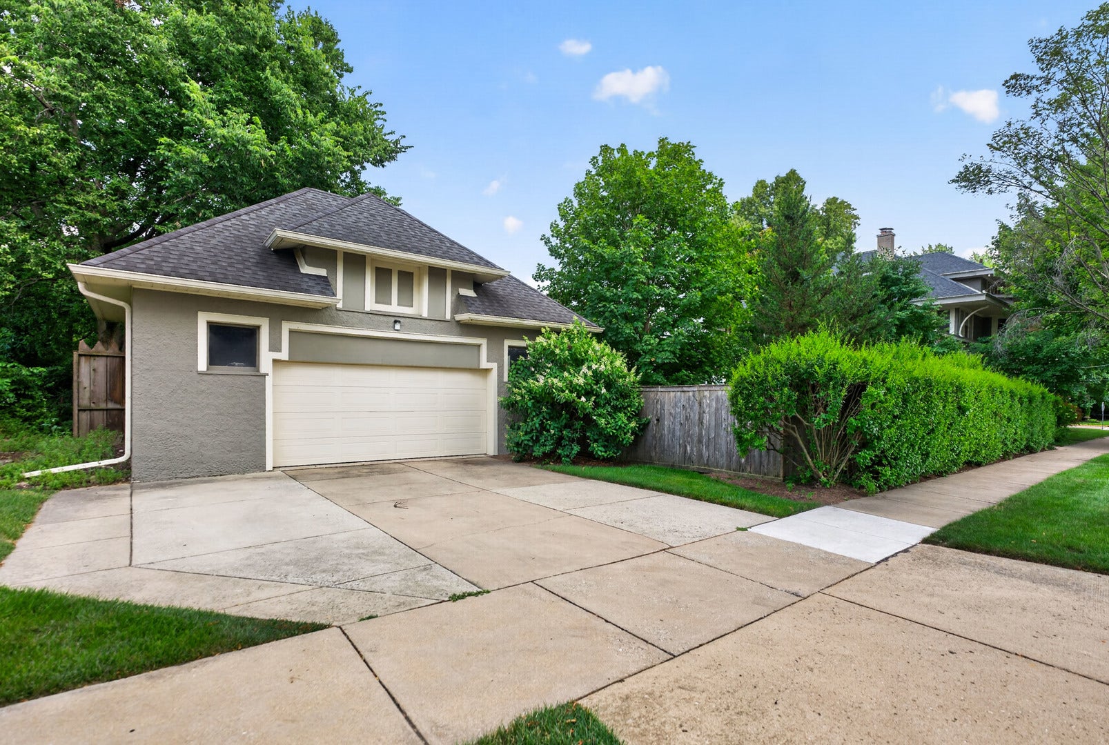 729 W Downer Place, Aurora, IL 60506 729 W Downer Place, Aurora, IL 60506