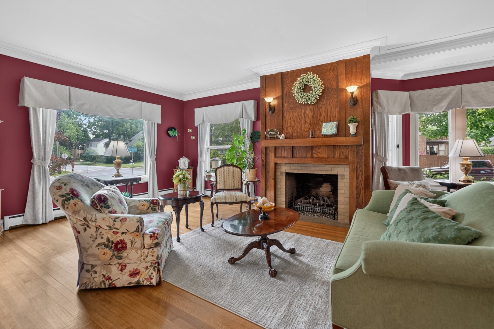729 W Downer Place, Aurora, IL 60506 729 W Downer Place, Aurora, IL 60506