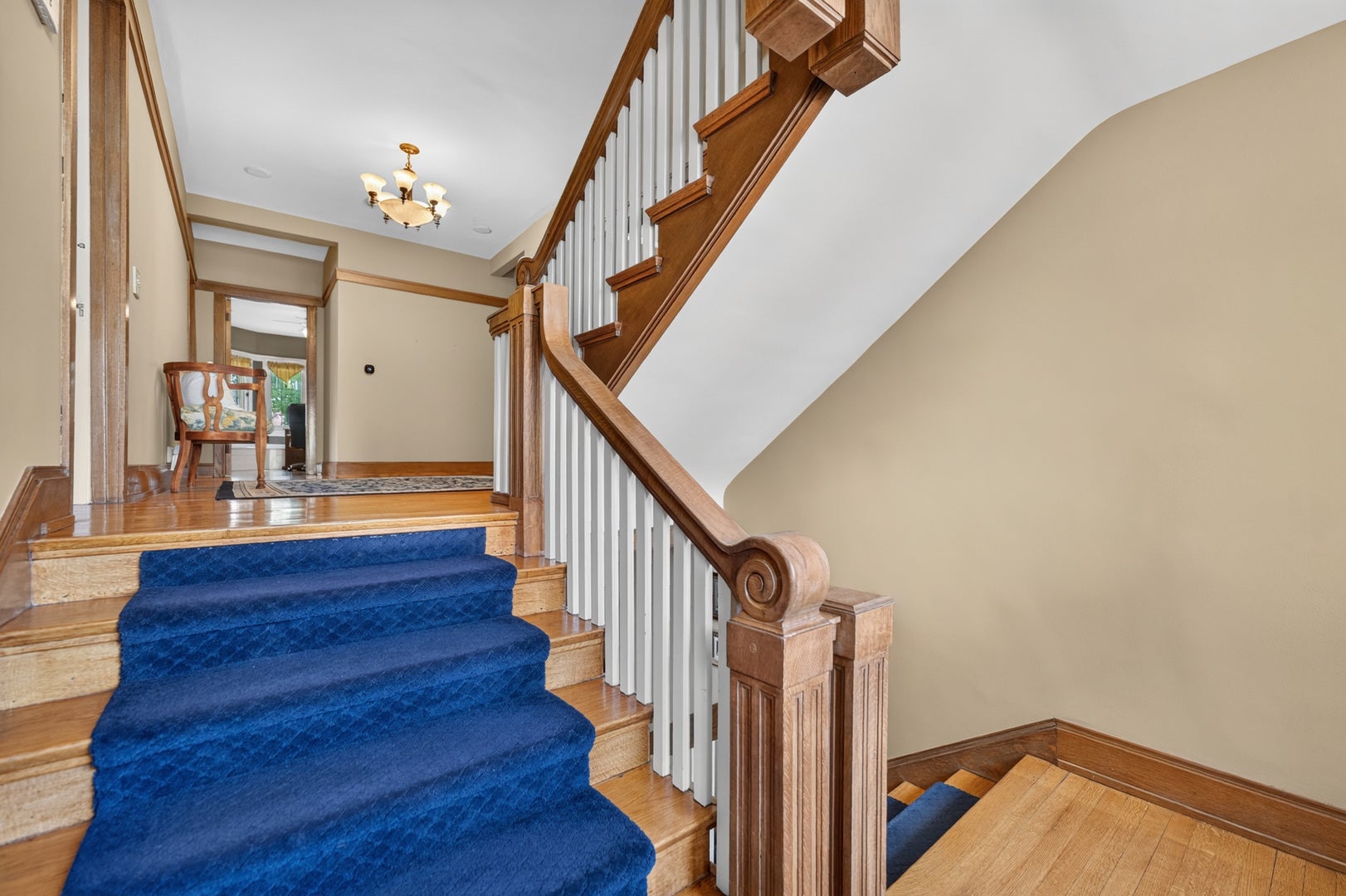 729 W Downer Place, Aurora, IL 60506 729 W Downer Place, Aurora, IL 60506