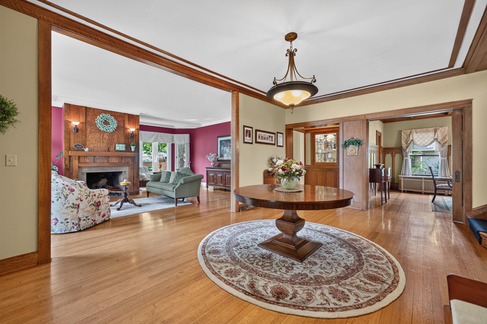 729 W Downer Place, Aurora, IL 60506 729 W Downer Place, Aurora, IL 60506
