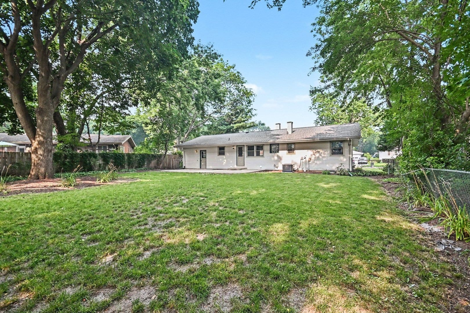 209 Maureen Drive, Elgin, IL 60123 209 Maureen Drive, Elgin, IL 60123