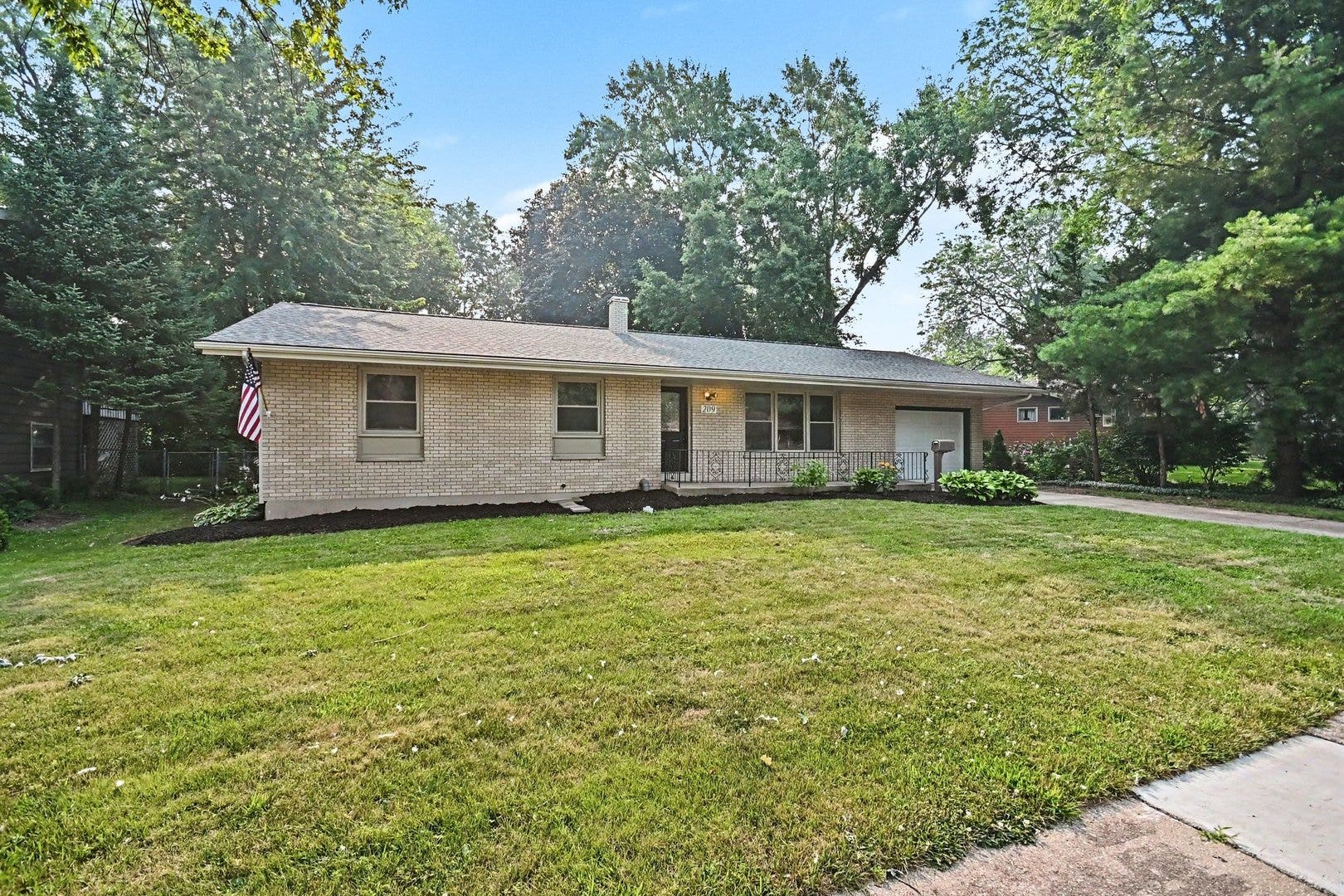 209 Maureen Drive, Elgin, IL 60123 209 Maureen Drive, Elgin, IL 60123