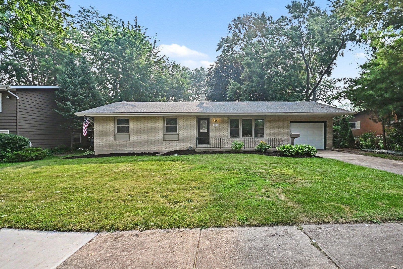 209 Maureen Drive, Elgin, IL 60123 209 Maureen Drive, Elgin, IL 60123