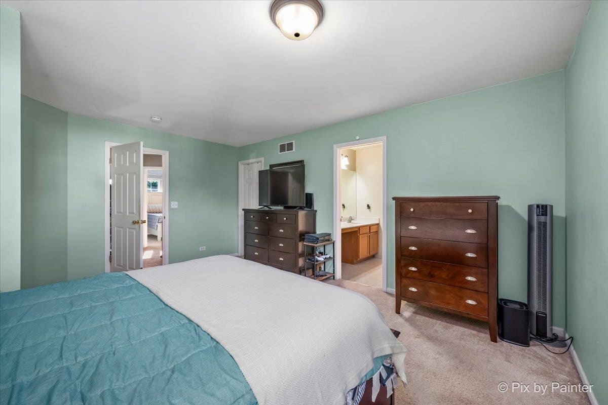 102 Neutrenton Avenue, Elgin, IL 60120 102 Neutrenton Avenue, Elgin, IL 60120