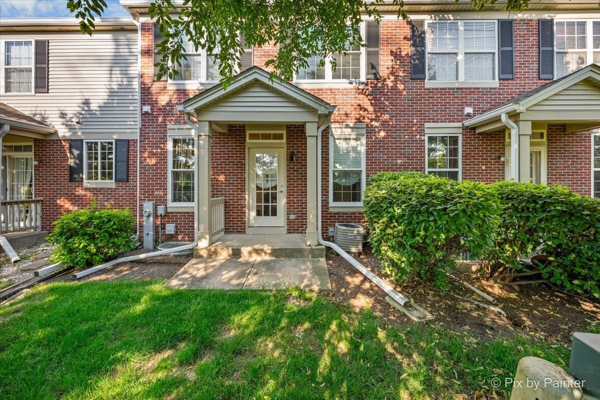102 Neutrenton Avenue, Elgin, IL 60120 102 Neutrenton Avenue, Elgin, IL 60120