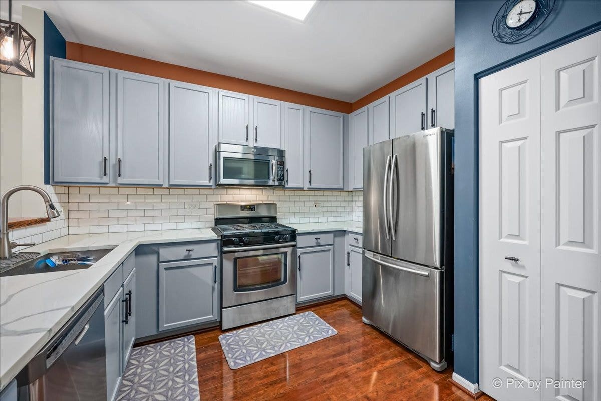 102 Neutrenton Avenue, Elgin, IL 60120 102 Neutrenton Avenue, Elgin, IL 60120