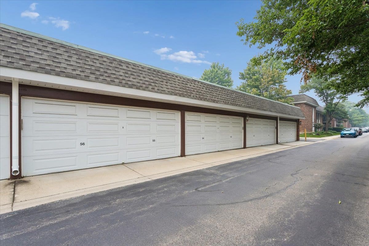 4043 Saratoga Avenue, #222, Downers Grove, IL 60515 4043 Saratoga Avenue, #222, Downers Grove, IL 60515