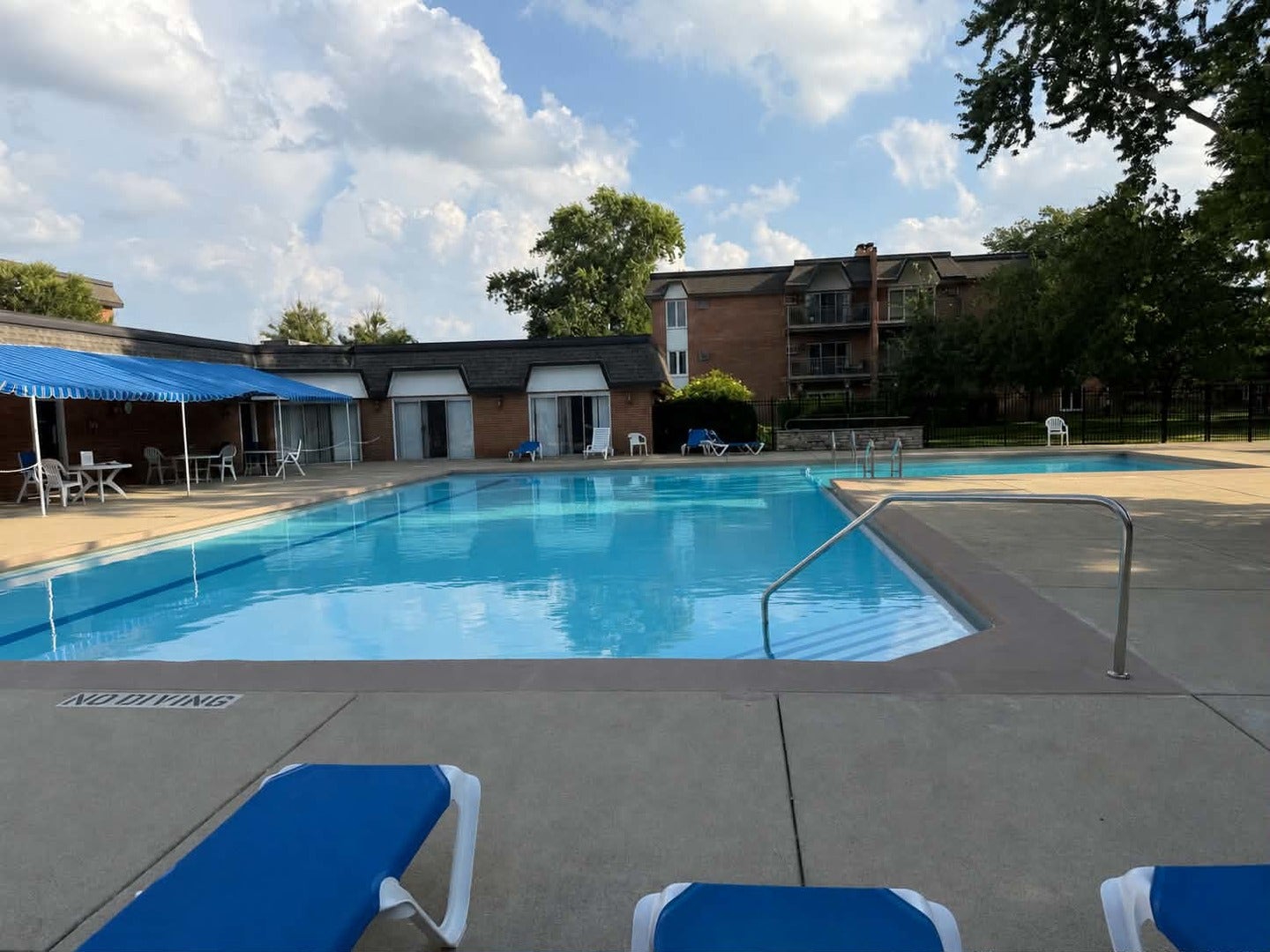 4043 Saratoga Avenue, #222, Downers Grove, IL 60515 4043 Saratoga Avenue, #222, Downers Grove, IL 60515