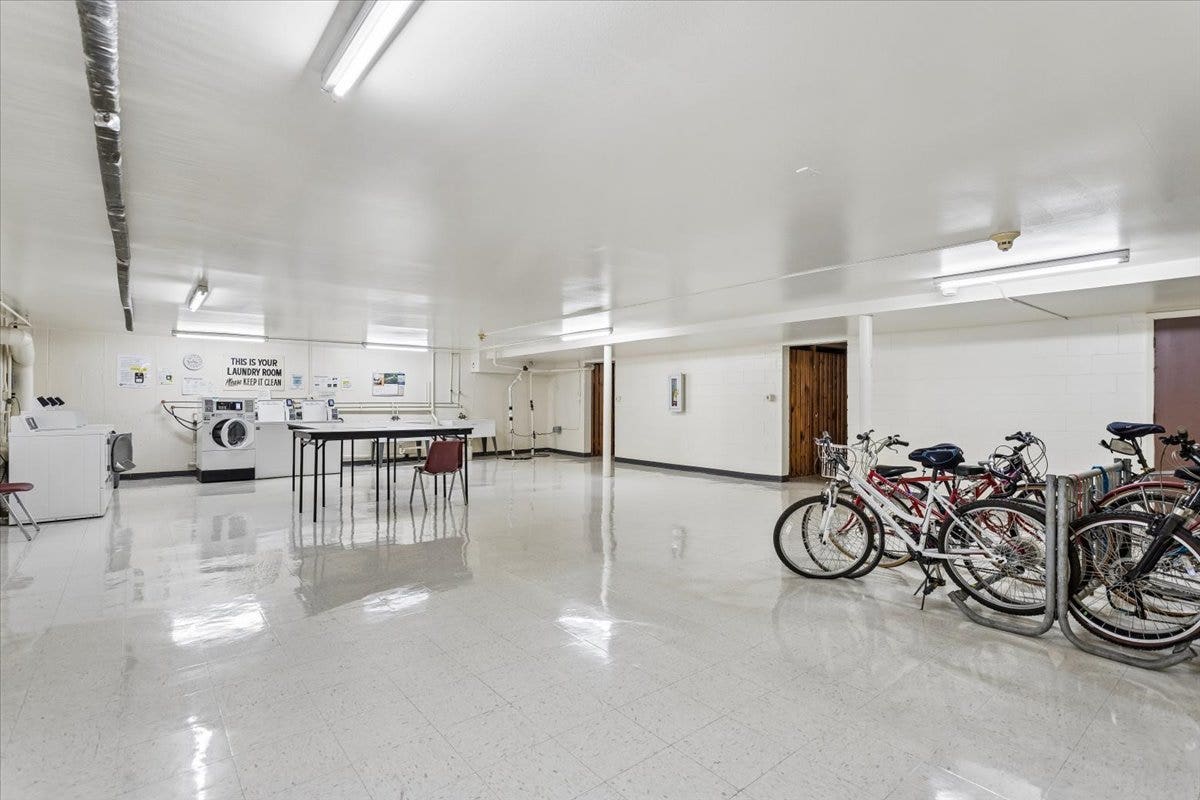 4043 Saratoga Avenue, #222, Downers Grove, IL 60515 4043 Saratoga Avenue, #222, Downers Grove, IL 60515