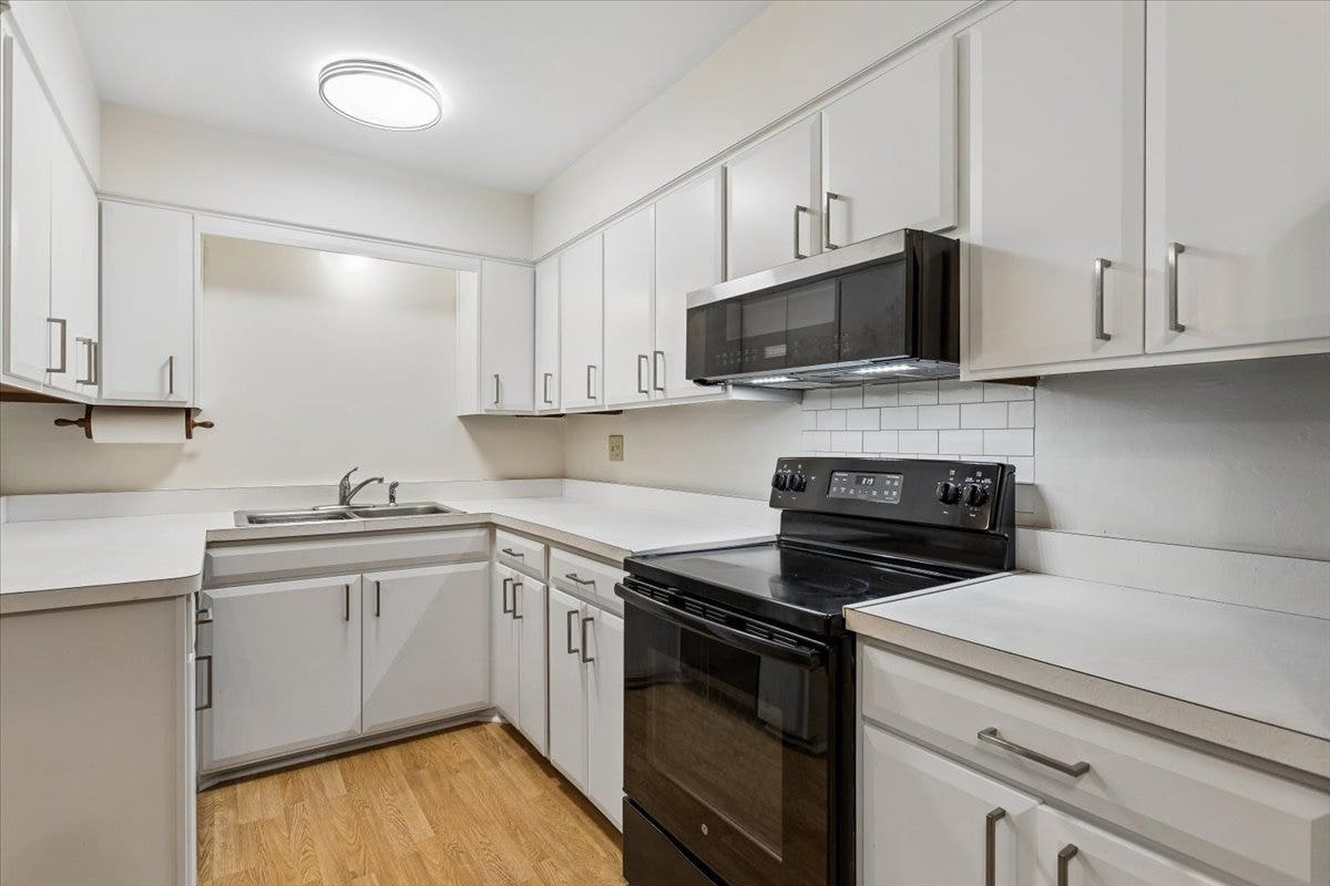 4043 Saratoga Avenue, #222, Downers Grove, IL 60515 4043 Saratoga Avenue, #222, Downers Grove, IL 60515