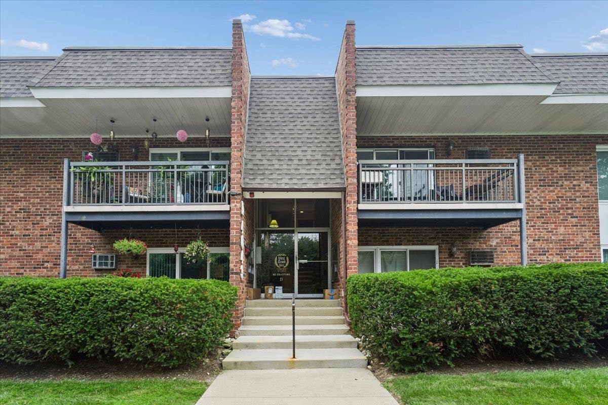 4043 Saratoga Avenue, #222, Downers Grove, IL 60515 4043 Saratoga Avenue, #222, Downers Grove, IL 60515