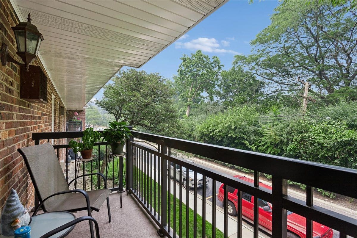 4043 Saratoga Avenue, #222, Downers Grove, IL 60515 4043 Saratoga Avenue, #222, Downers Grove, IL 60515