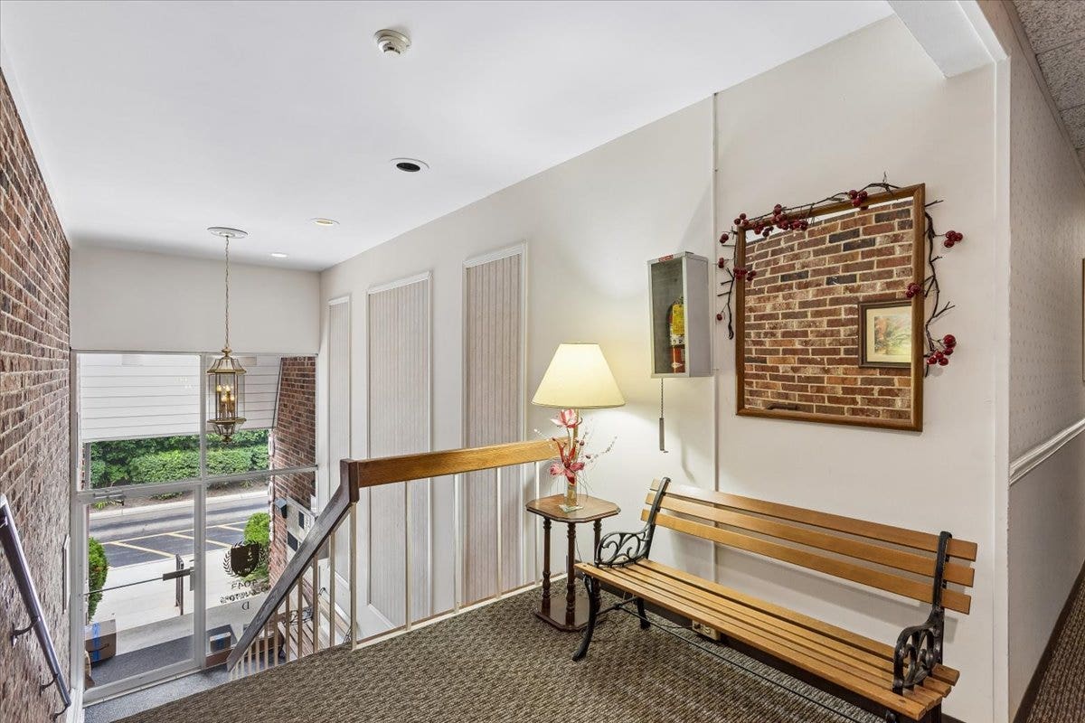 4043 Saratoga Avenue, #222, Downers Grove, IL 60515 4043 Saratoga Avenue, #222, Downers Grove, IL 60515