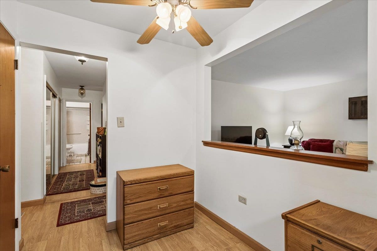 4043 Saratoga Avenue, #222, Downers Grove, IL 60515 4043 Saratoga Avenue, #222, Downers Grove, IL 60515