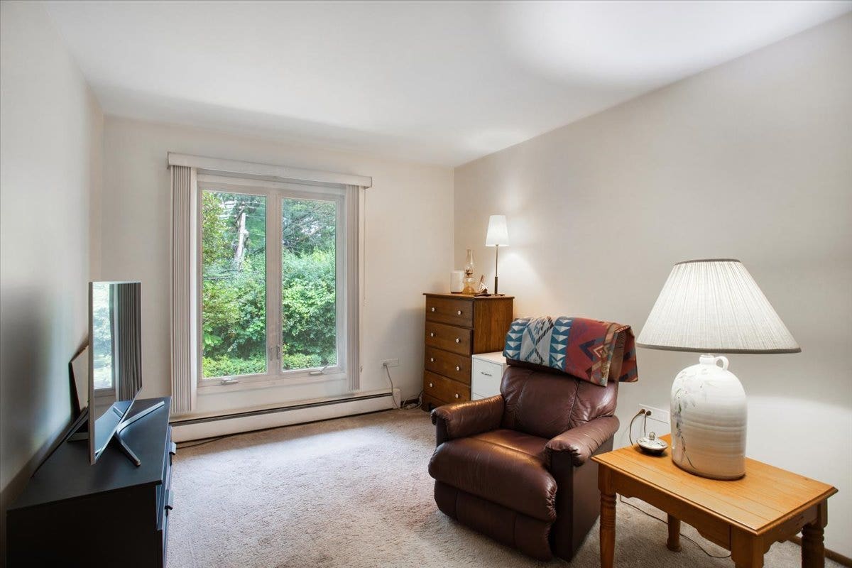 4043 Saratoga Avenue, #222, Downers Grove, IL 60515 4043 Saratoga Avenue, #222, Downers Grove, IL 60515