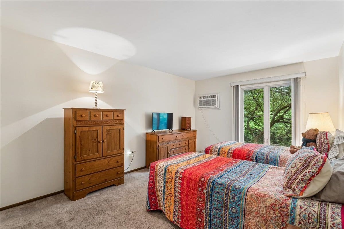 4043 Saratoga Avenue, #222, Downers Grove, IL 60515 4043 Saratoga Avenue, #222, Downers Grove, IL 60515