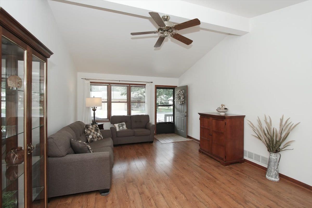 1985 Sandy Creek Drive, #1985, Elgin, IL 60123 1985 Sandy Creek Drive, #1985, Elgin, IL 60123