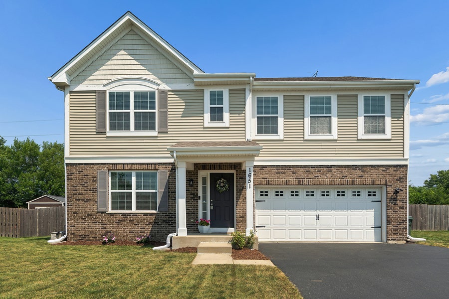 Property photo for 1651 Glenbrooke Lane, New Lenox, IL